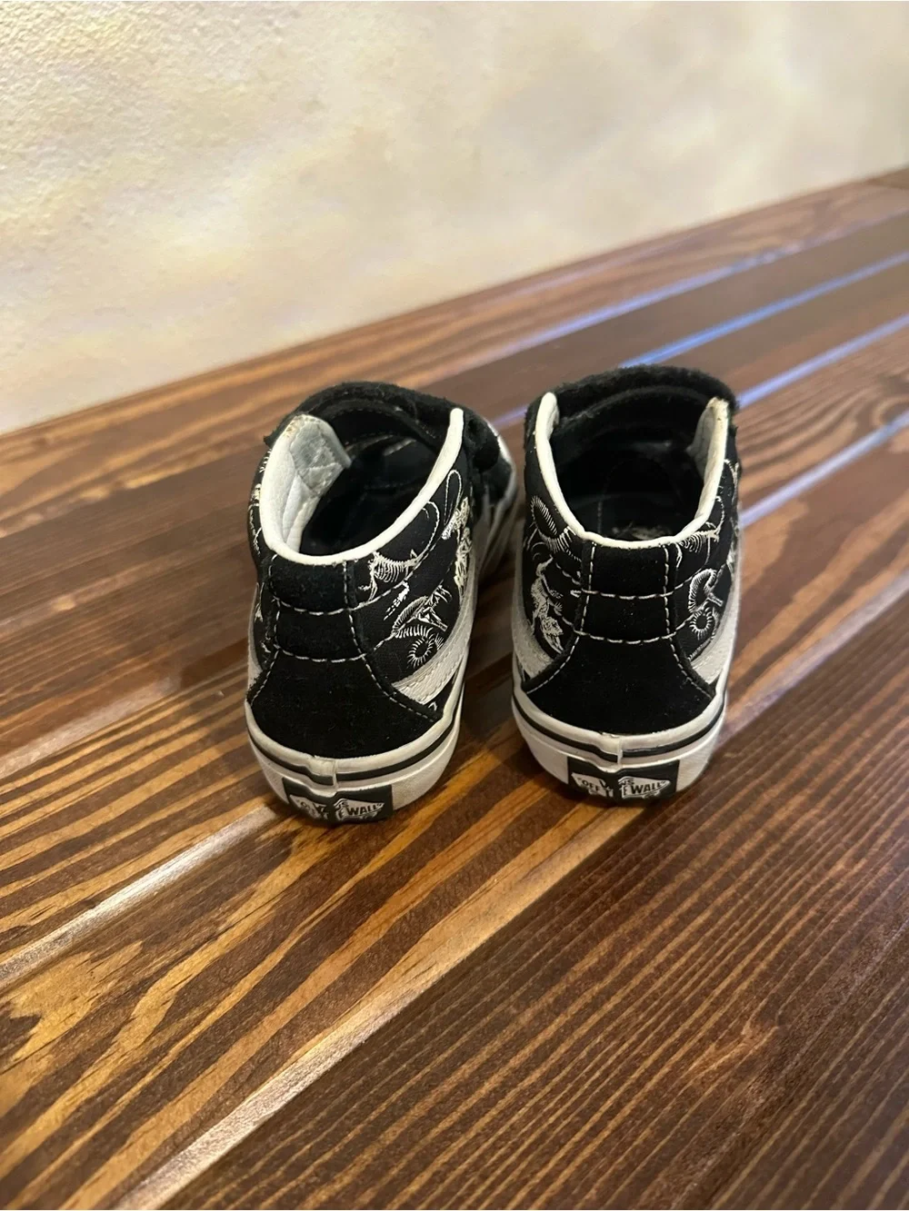 Vans stylish black